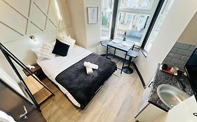 London 72 City Center Studio Top Location I